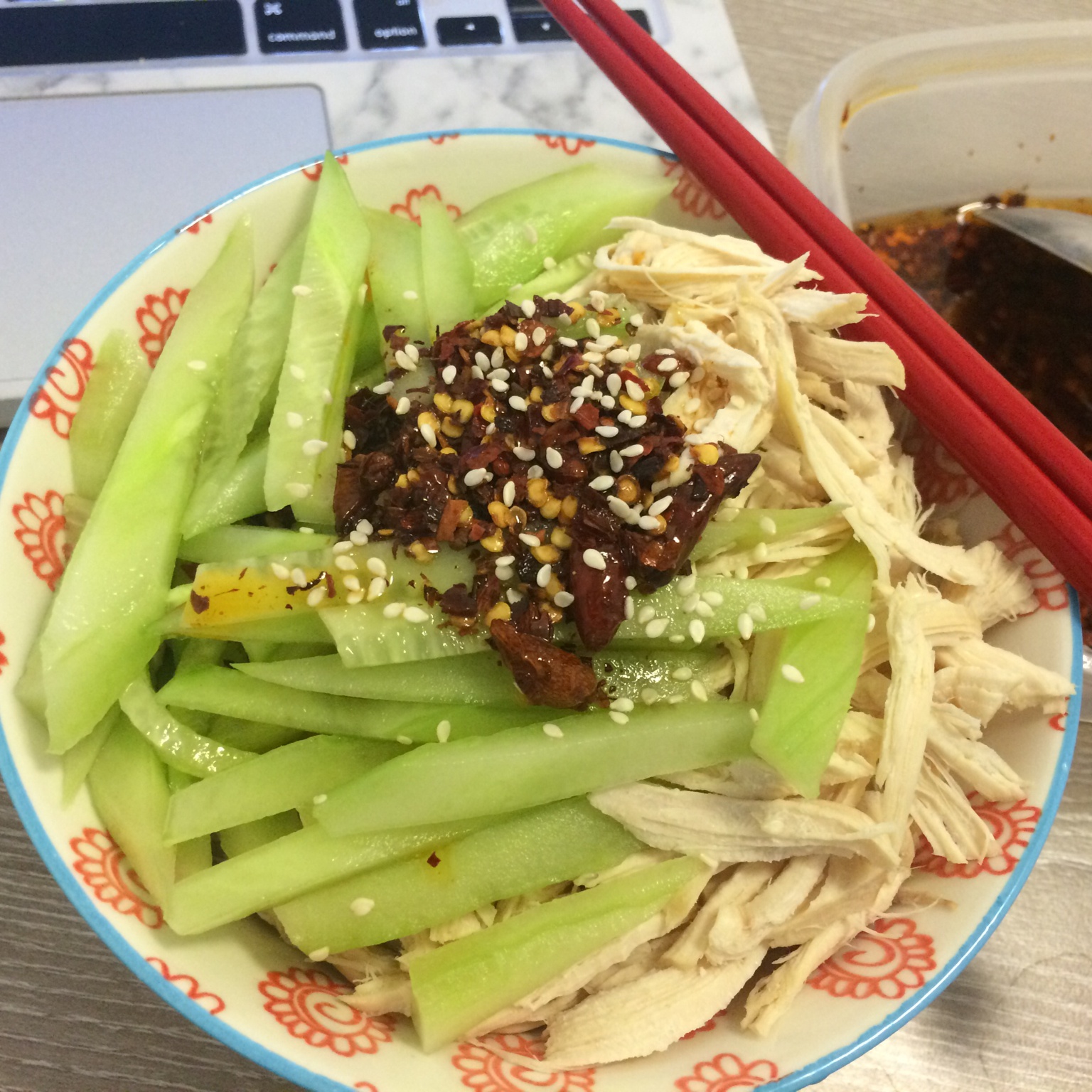麻辣鸡丝凉面