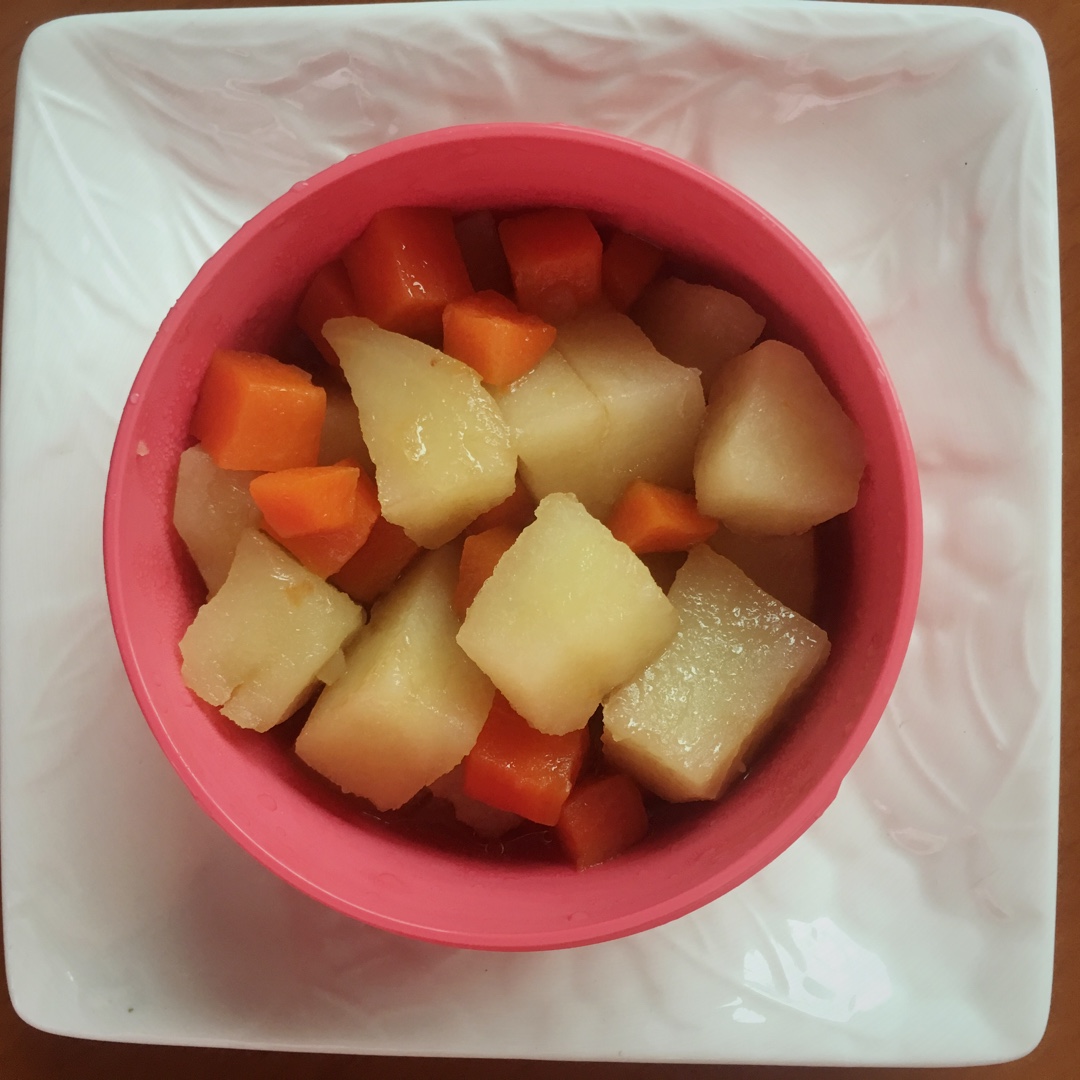 红萝卜焖土豆，素