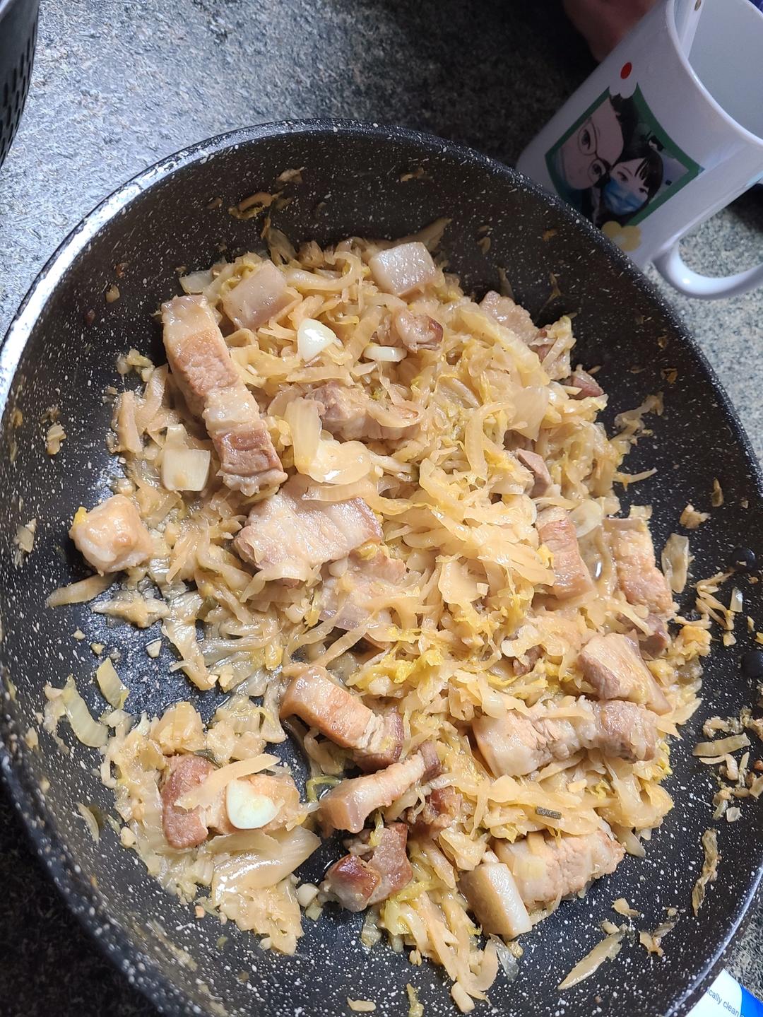 酸菜炖五花肉