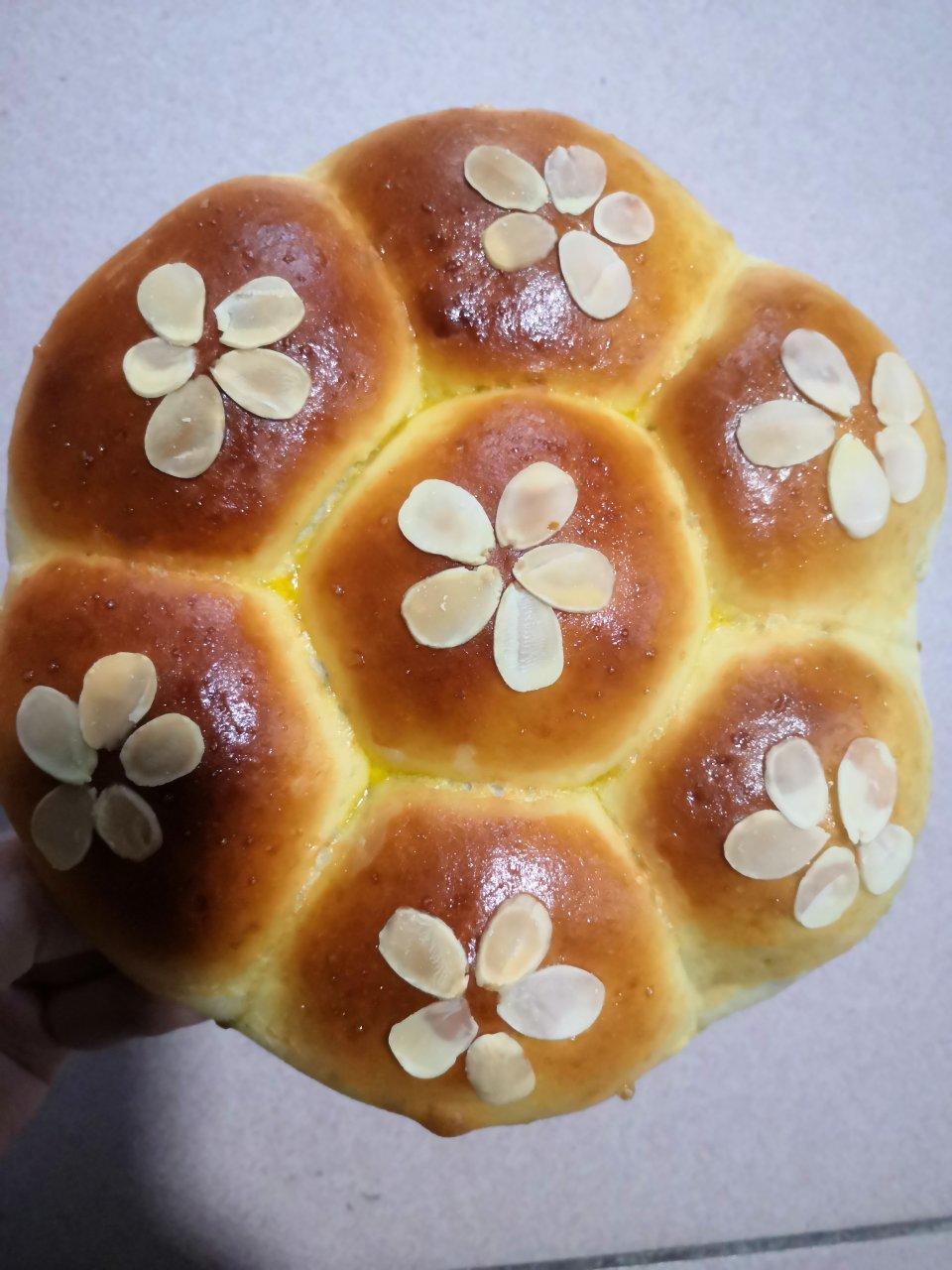 杏仁花型面包