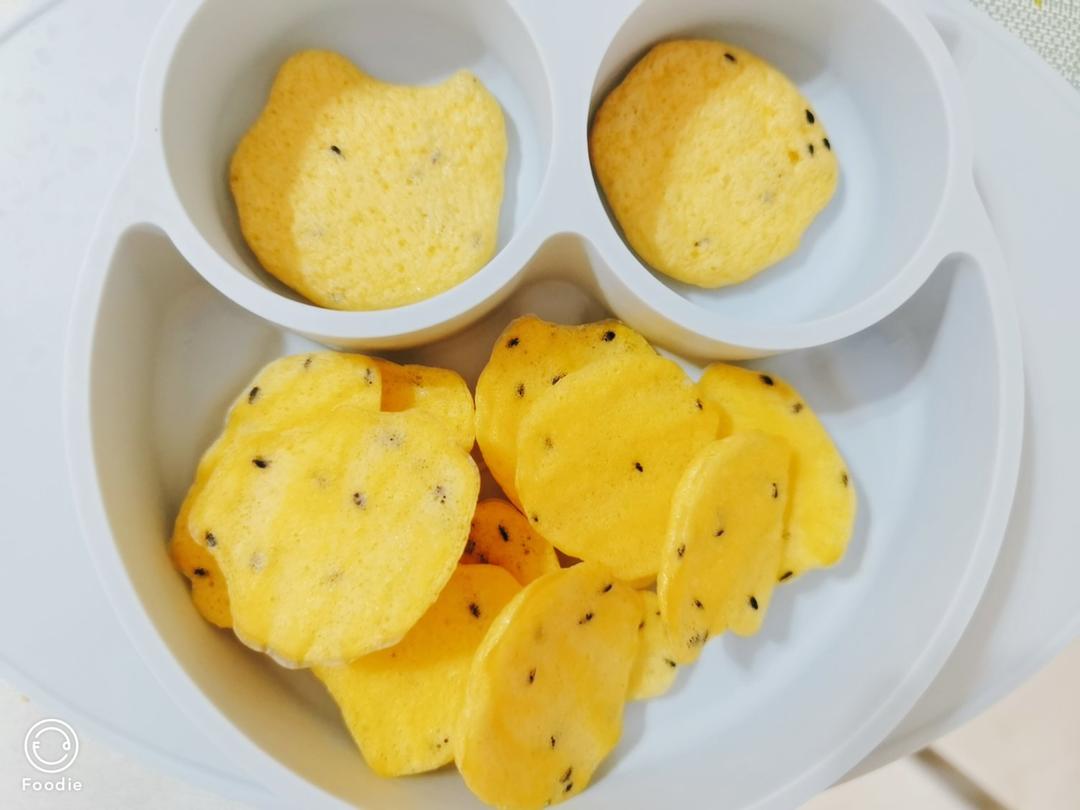 宝宝辅食～黑芝麻鸡蛋小饼干