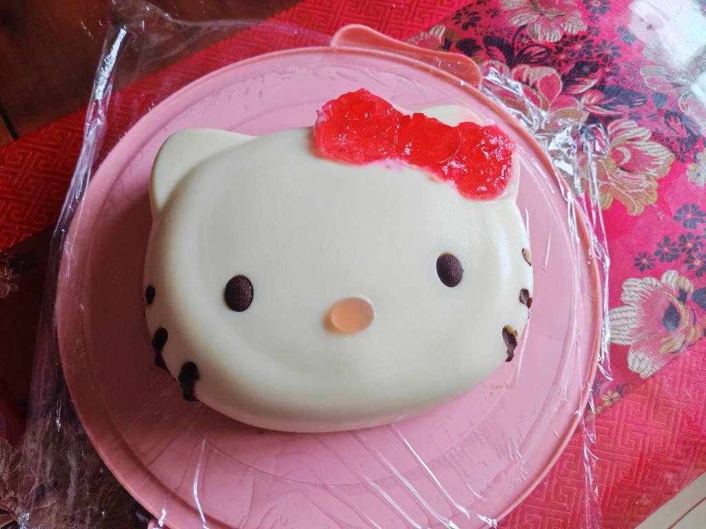 6寸kitty芝士慕斯蛋糕
