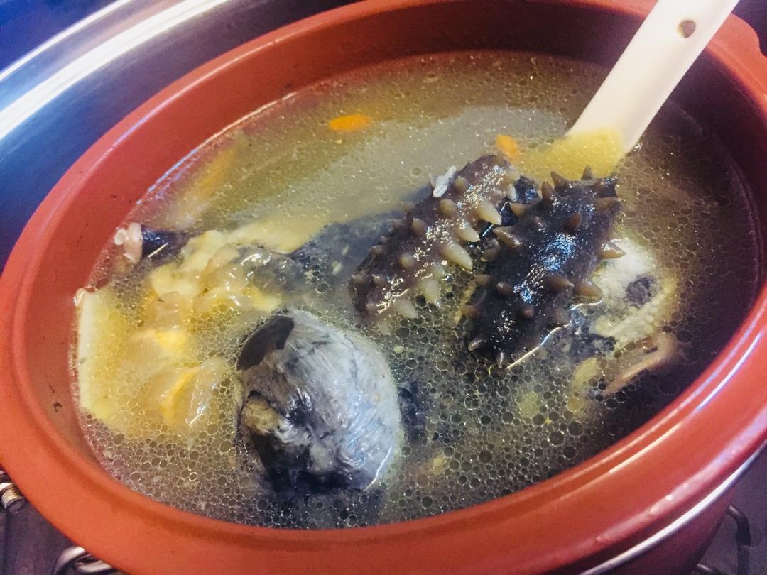 紫醉k迷711做的海参花胶乌鸡汤