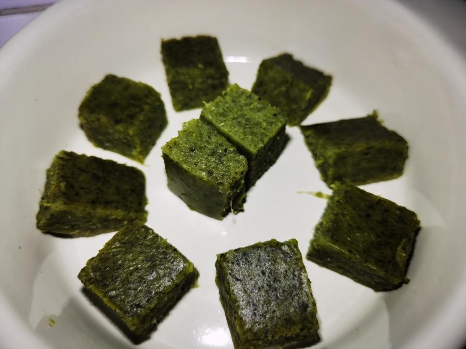 从被嫌弃的菜叶变成宝宝爱的小方糕的做法