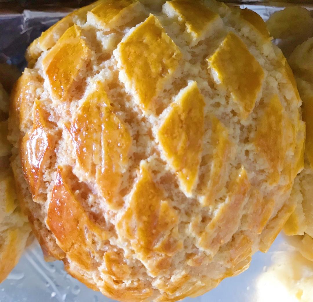 好吃到炸裂的港式菠萝包（附带制作酥皮的小视频）