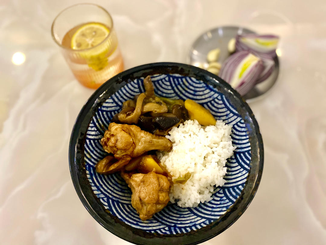 鸡腿炖土豆 上桌秒空盘 汤都喝干了！