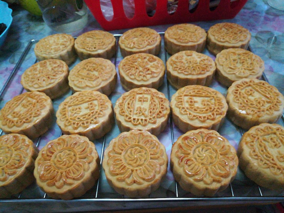 广式月饼—蛋黄芝麻月饼