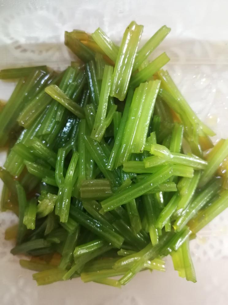 凉拌香芹