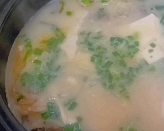 野生鲫鱼豆腐汤