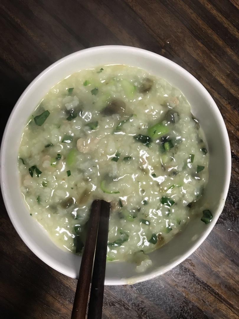 妈妈👩教我做的皮蛋瘦肉粥🥣简单快捷美味😋