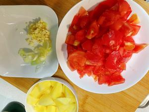 西红柿土豆盖浇饭的做法 步骤1
