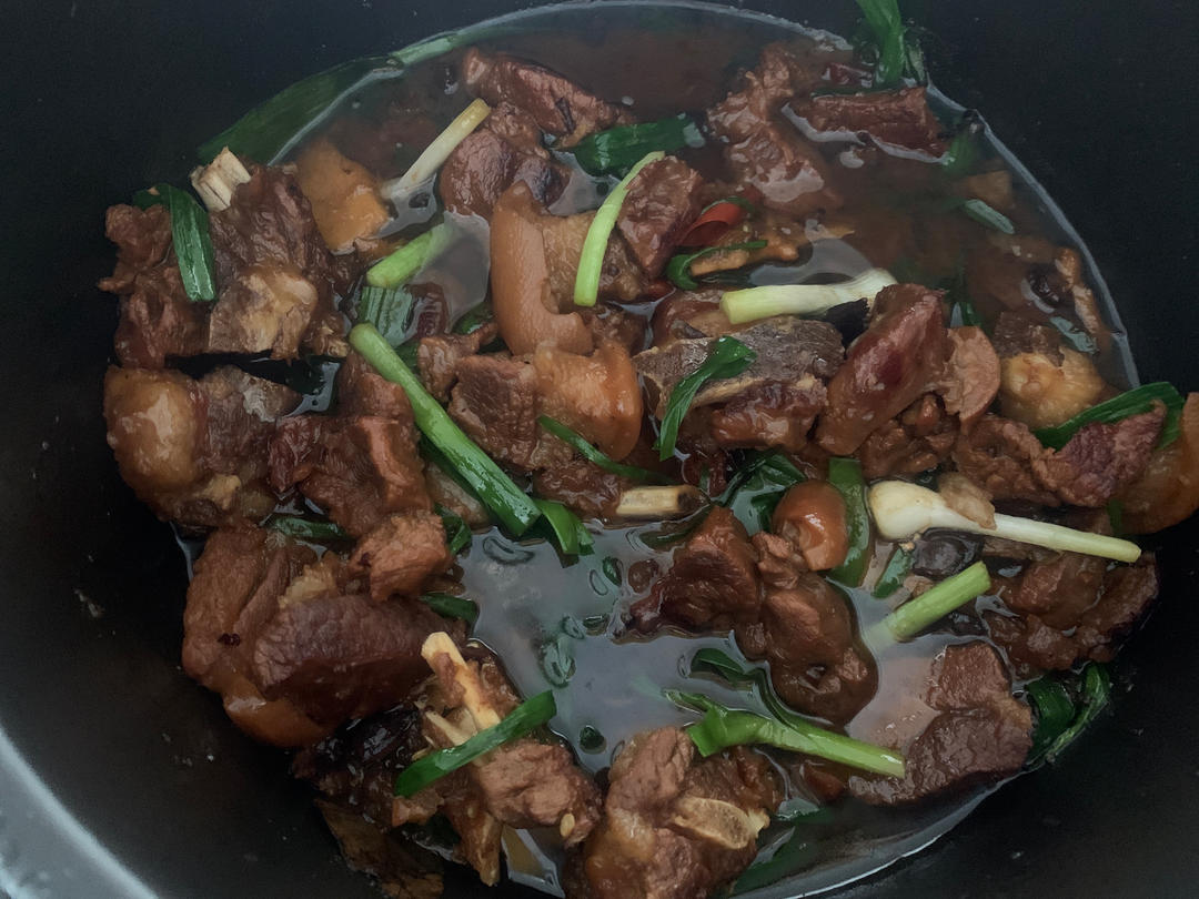 【红烧羊肉煲】这个非常香！加腐竹超好吃😋