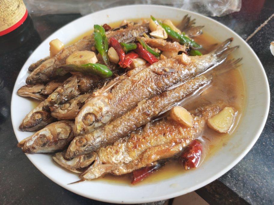 啧啧啧q做的红烧小鱼串条鱼