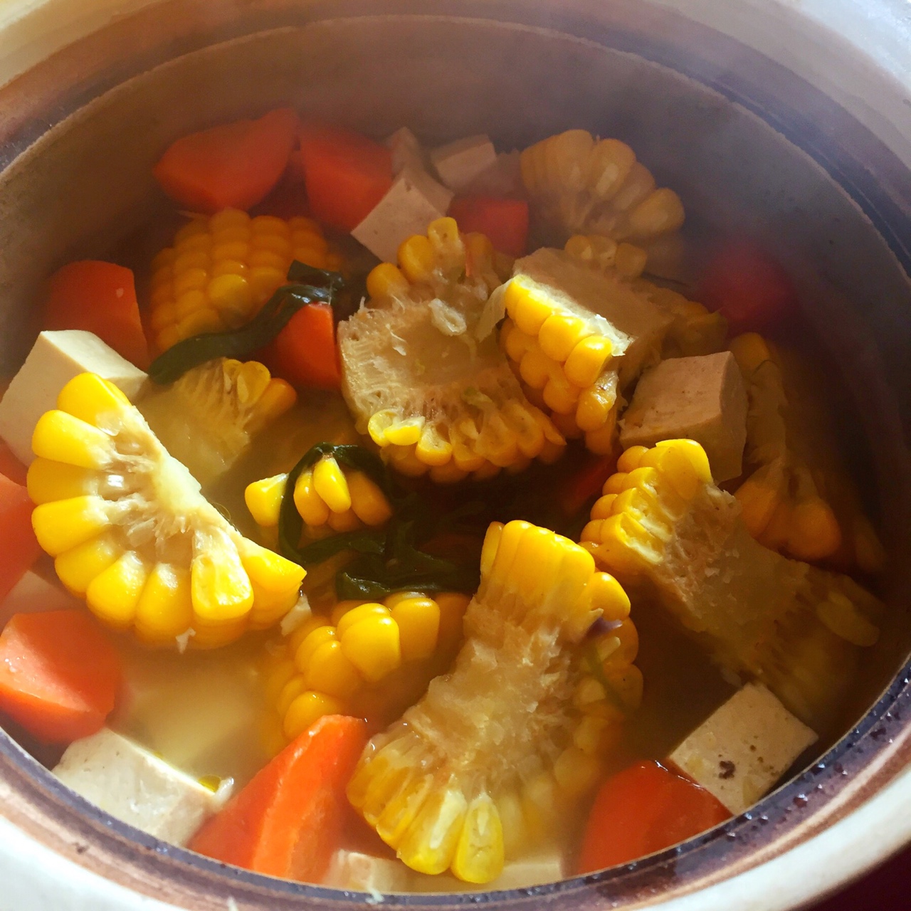 红黄白汤（胡萝卜玉米豆腐汤）的做法
