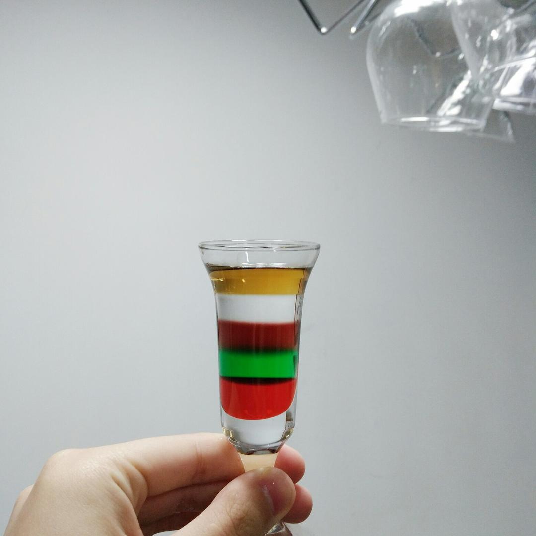 彩虹鸡尾酒