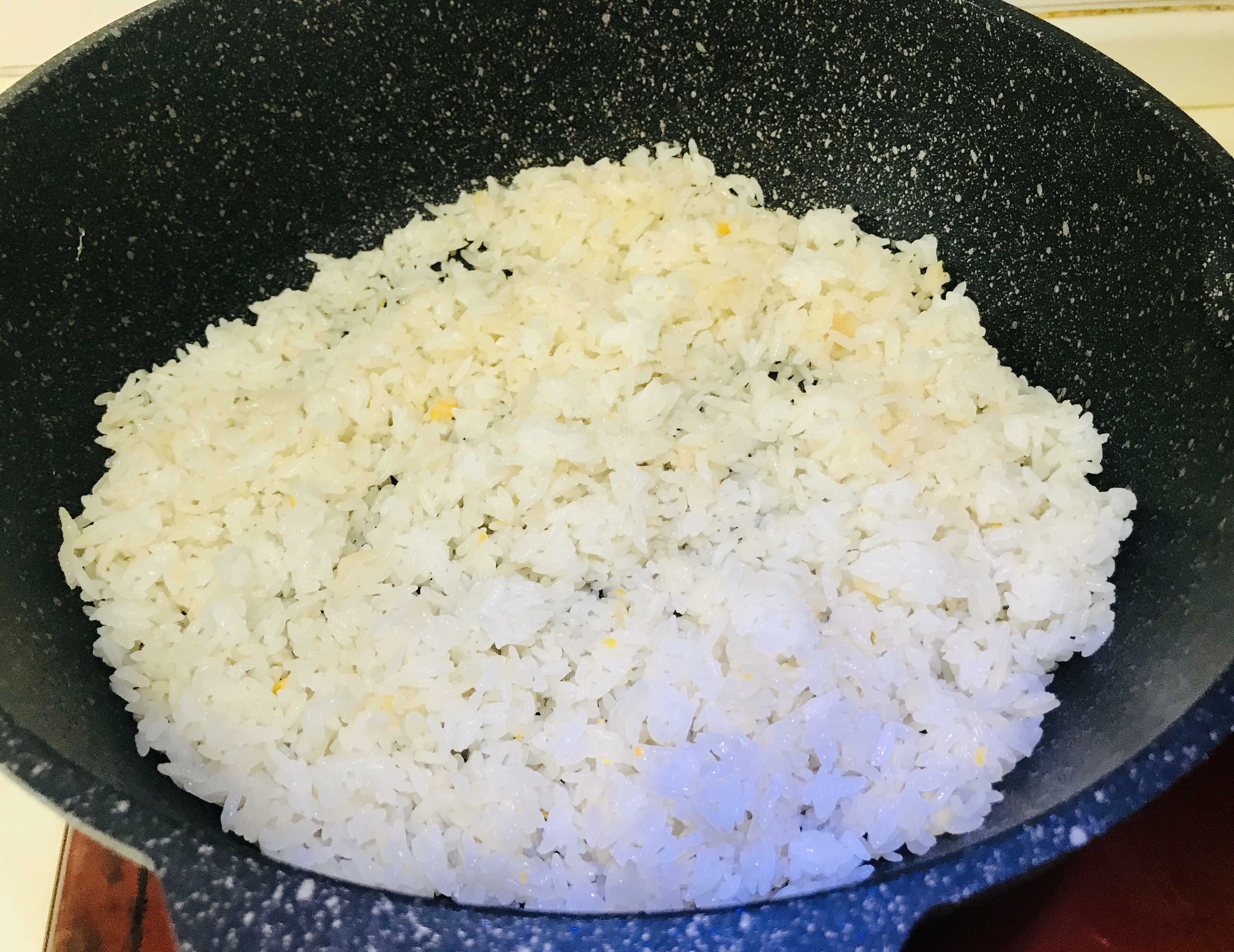 你还在为剩米饭发愁吗？酱油炒饭超鸡香的做法 步骤7