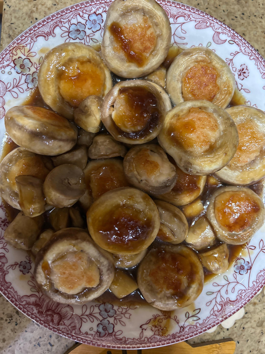 一口爆汁的虾滑酿口蘑