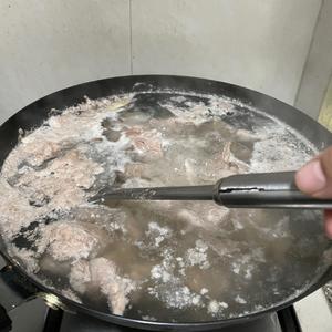 广式萝卜羊肉煲的做法 步骤3