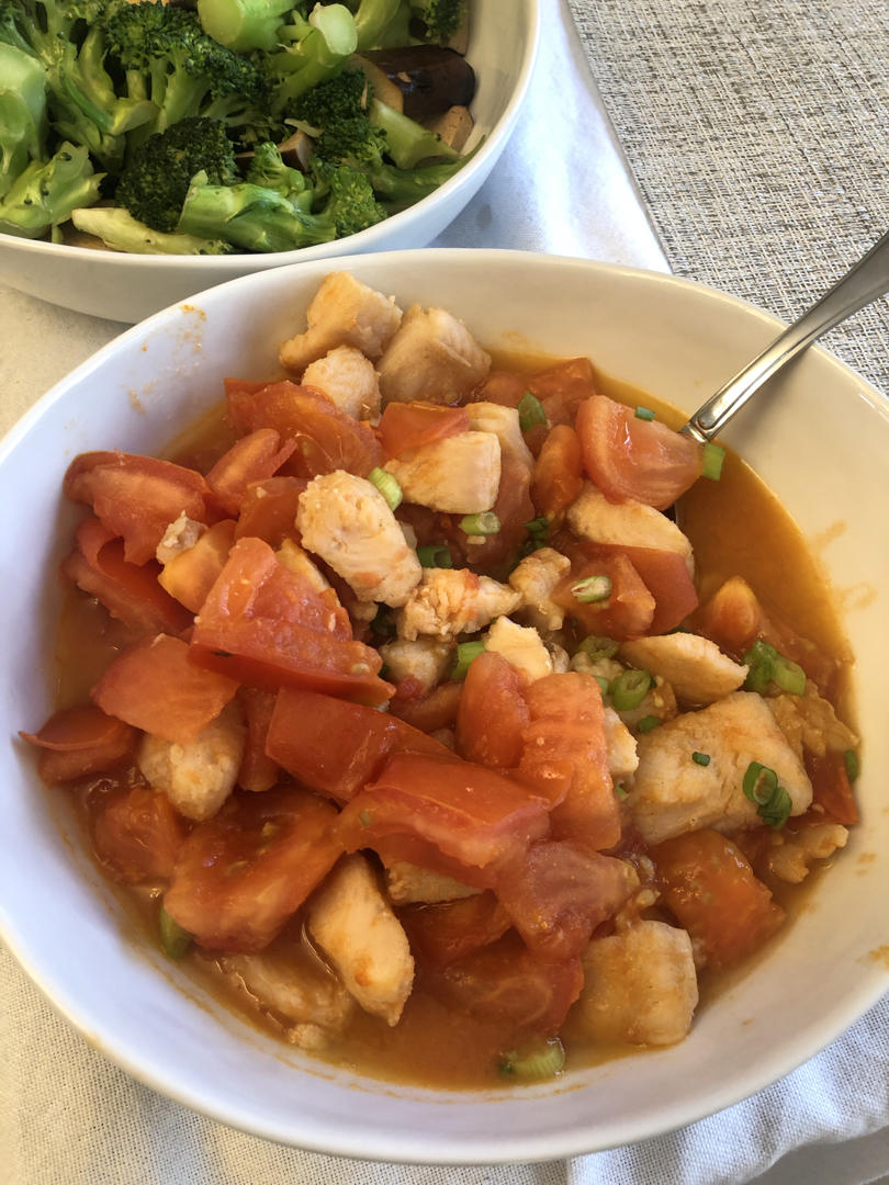 番茄鱼巴沙鱼（也可以用番茄龙利鱼），番茄酱汁超浓郁，营养又下饭！