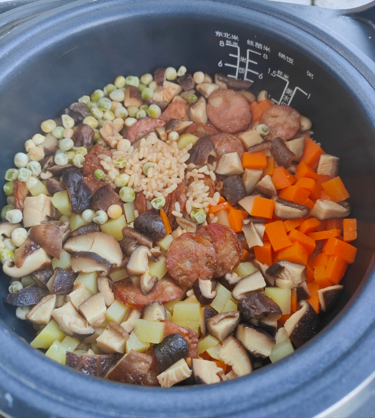 电饭锅版腊肉焖饭的做法