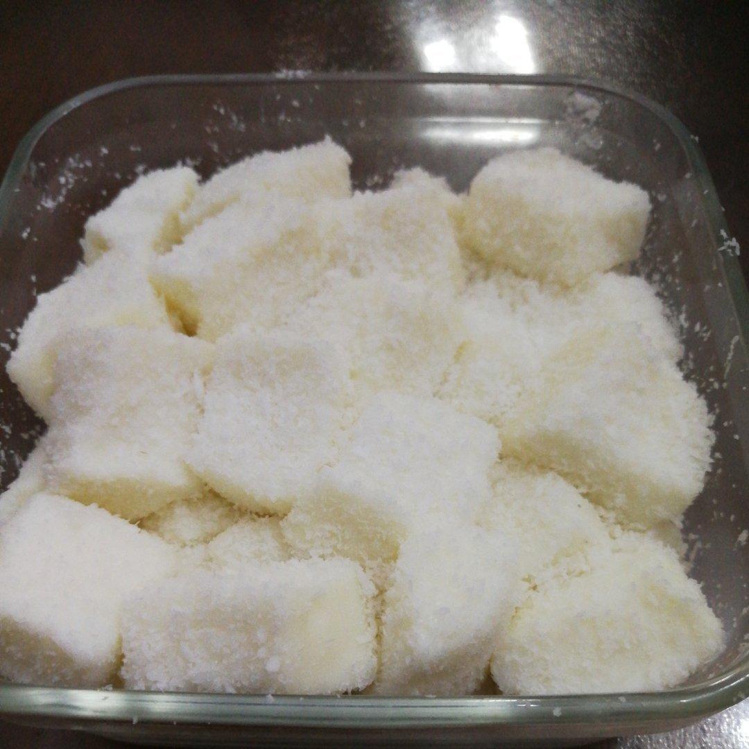 牛奶椰蓉小方块