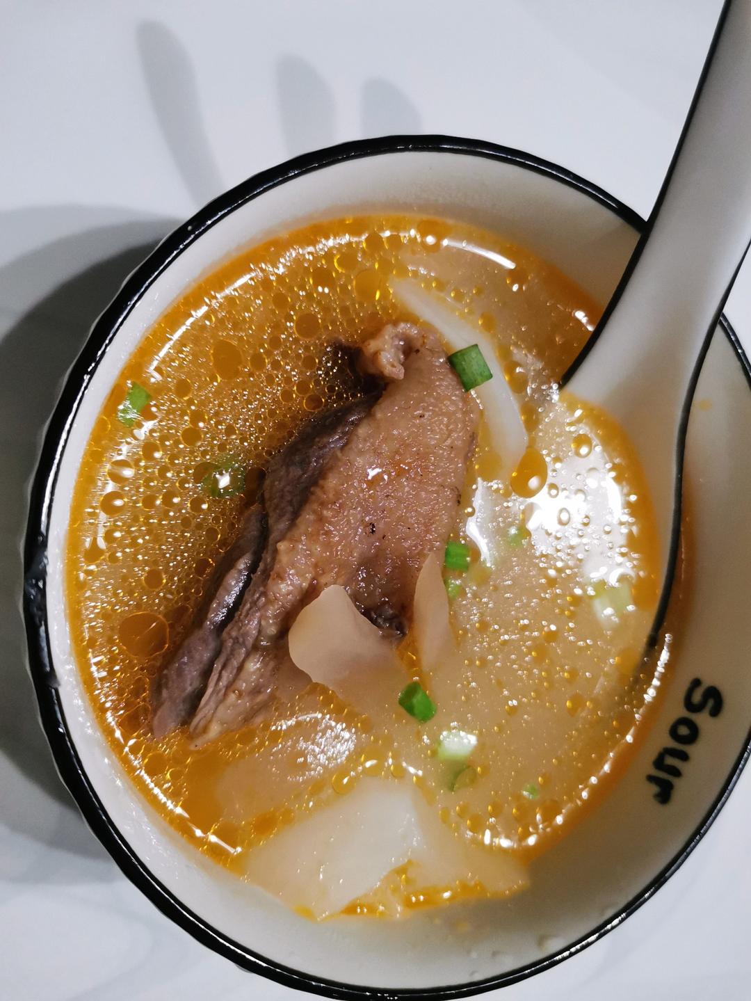 萝卜比鸭好吃的酸萝卜老鸭汤（也可以作为火锅底料呢）