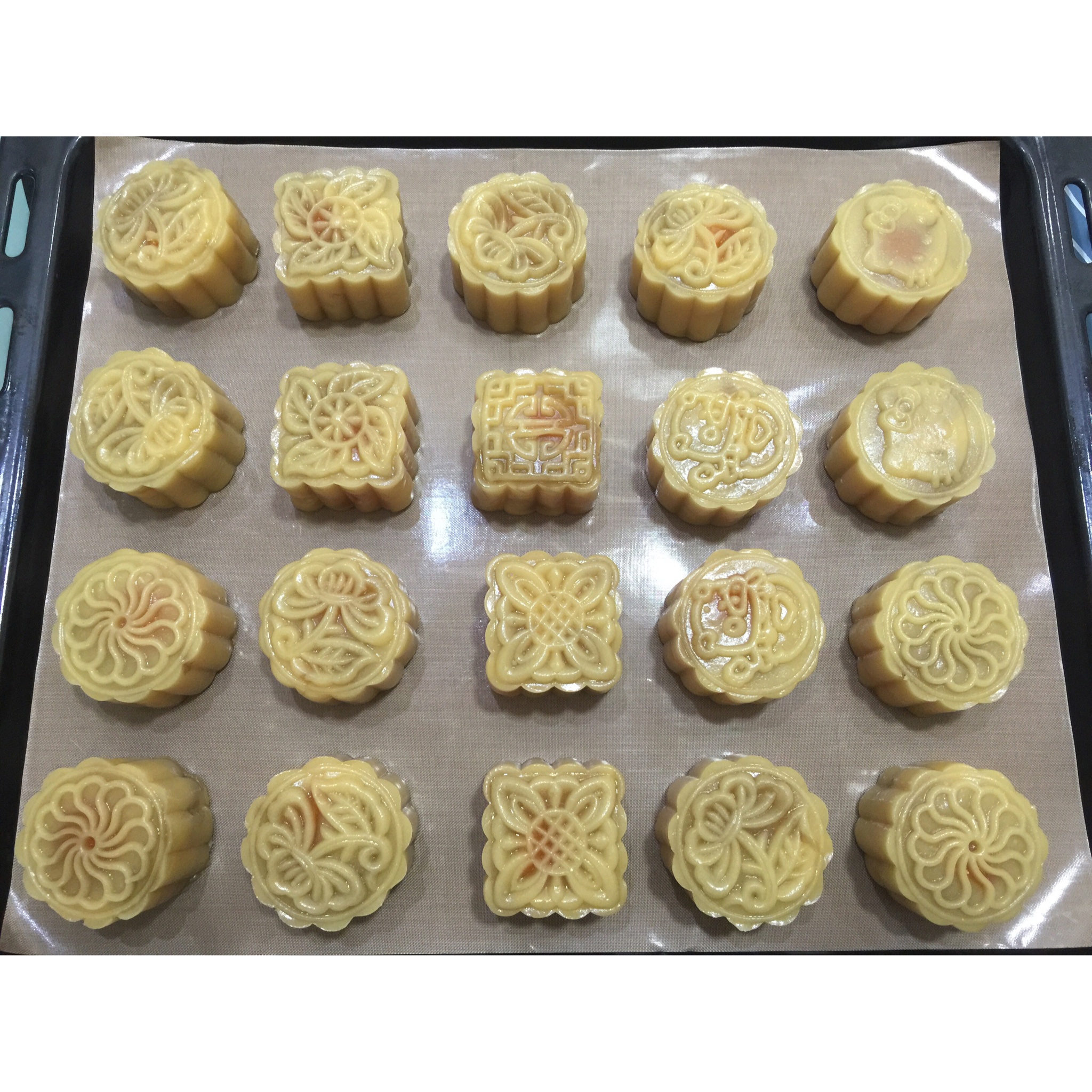 广式月饼——蛋黄莲蓉月饼