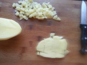 超容易炸土豆丁的做法 步骤1