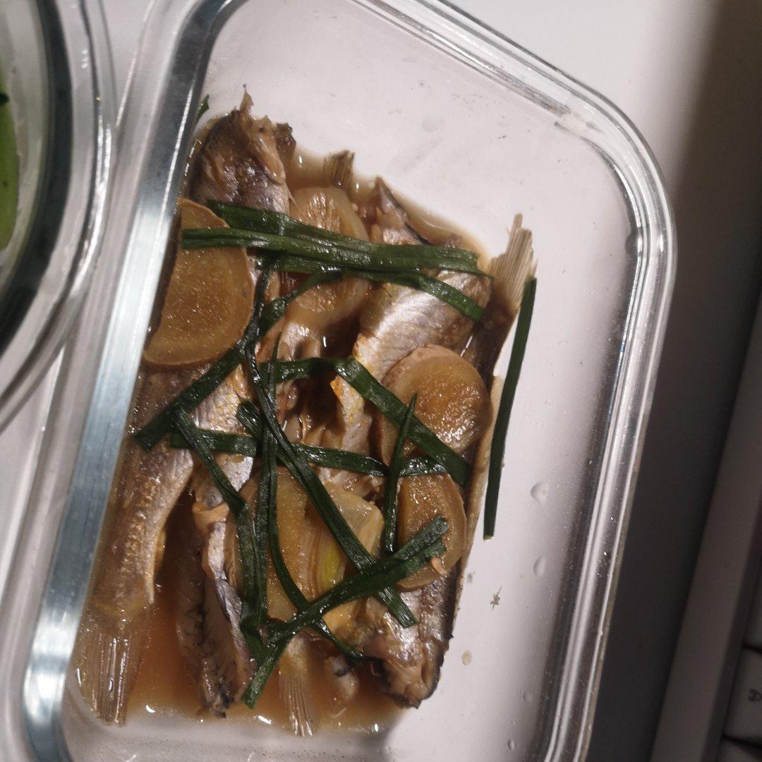 微波炉版清蒸小黄鱼，教你如何挑选小黄鱼