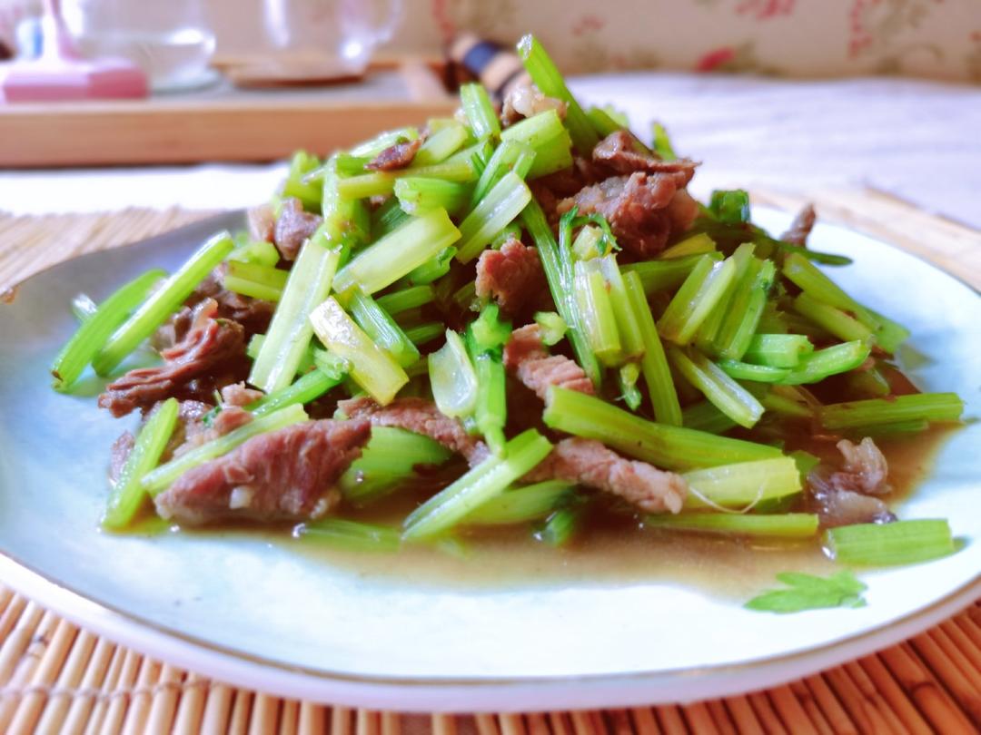 芹菜炒牛肉