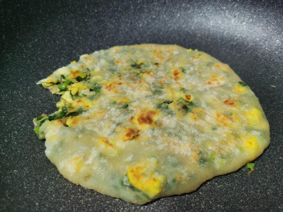 薄如蝉翼的韭菜鸡蛋馅饼