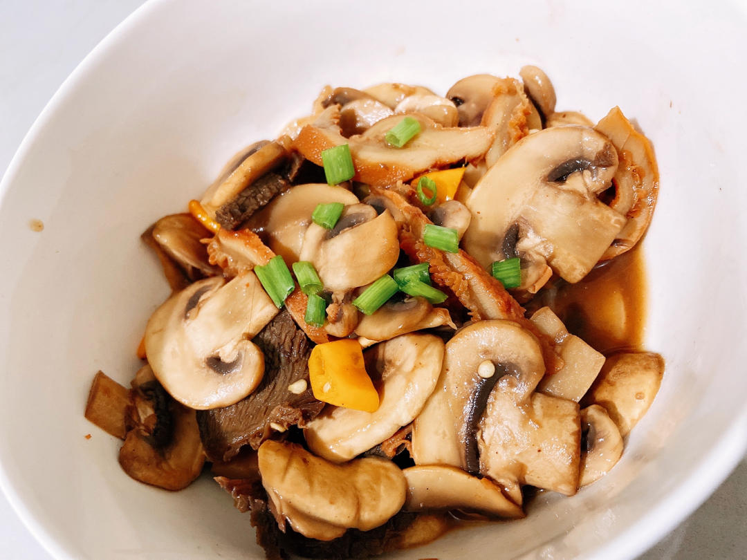 牛肉炒口蘑