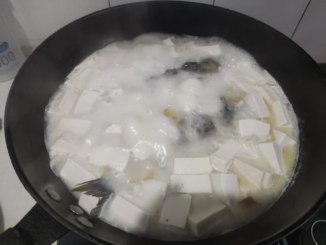 鲫鱼汤(鲫鱼豆腐汤)