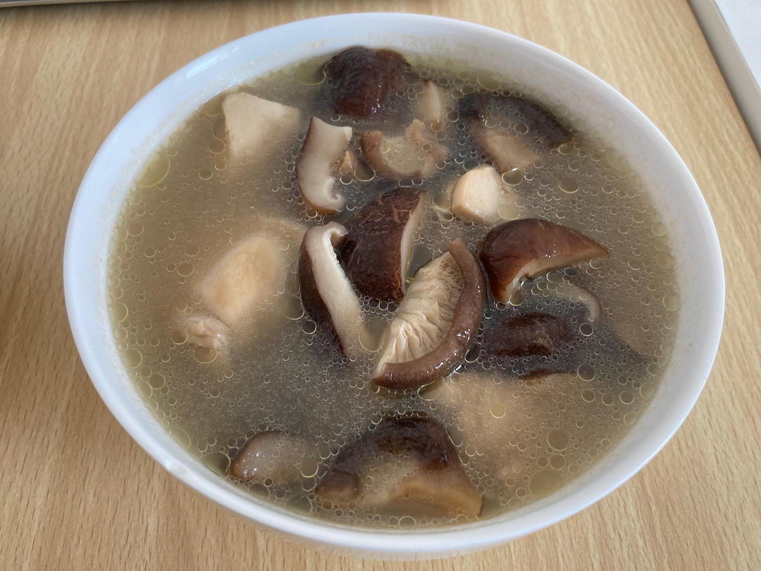 奶奶教的鲜香肥美香菇炖鸡汤