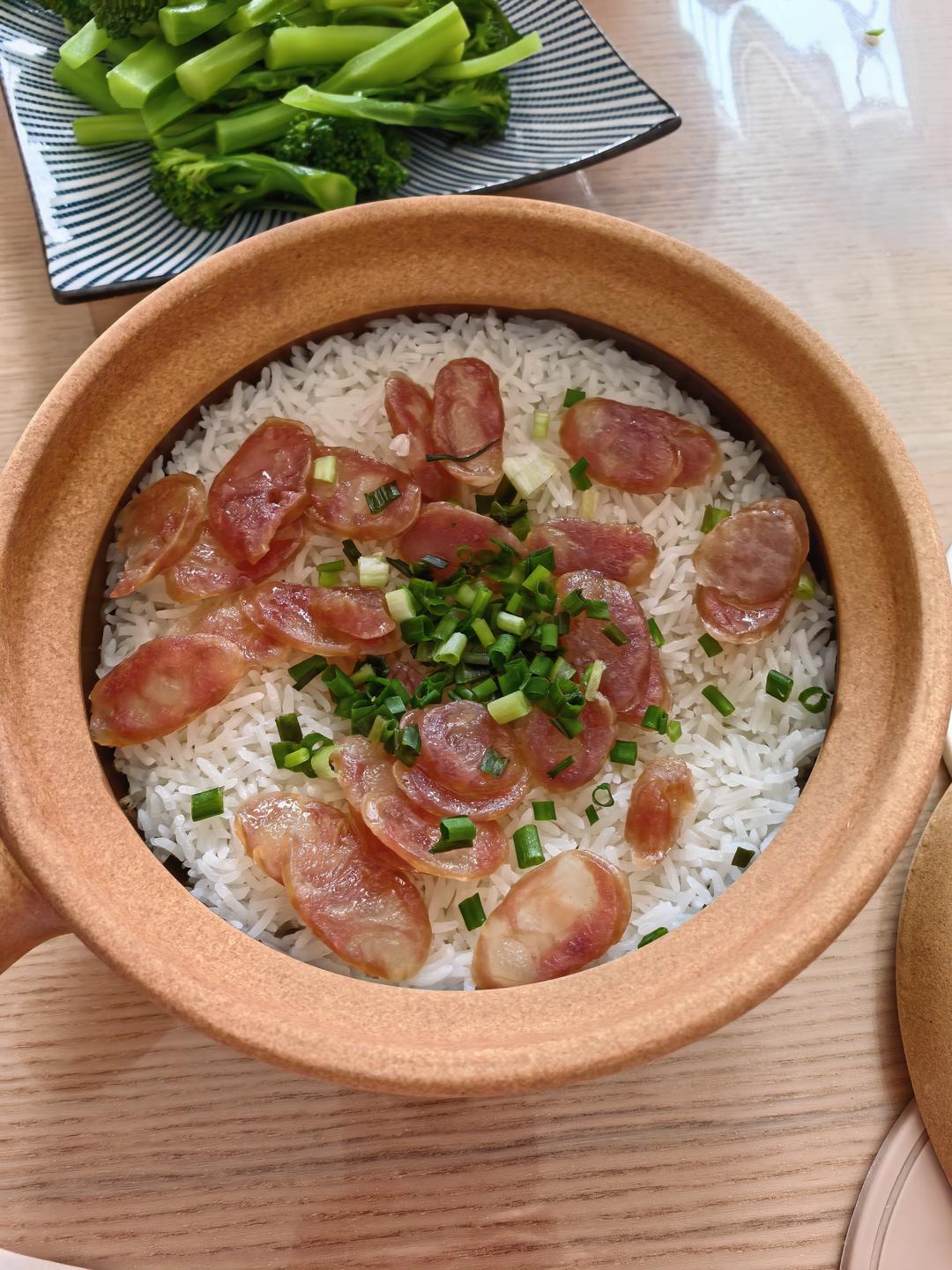 腊味煲仔饭，20分钟饭菜同出