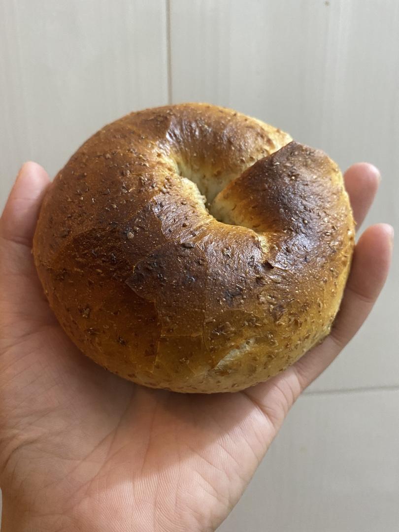 钻石纹黑麦贝果