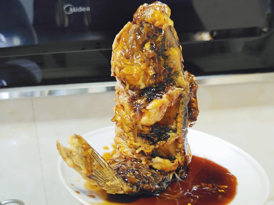 厨师长教你：“糖醋鲤鱼”的“跃龙门”做法，外酥里嫩，酸甜适口