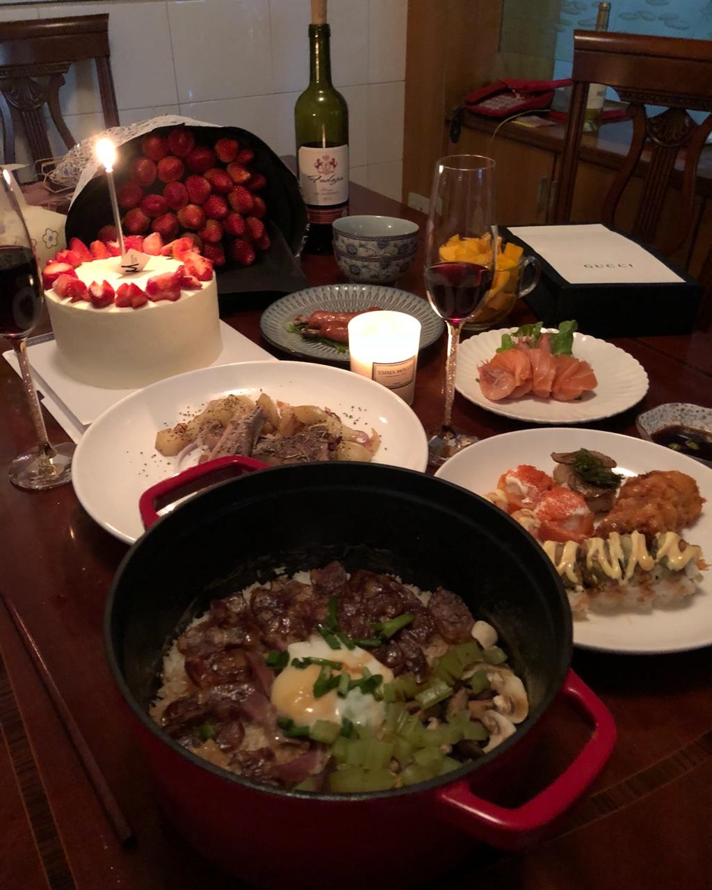 铸铁锅腊肠煲仔饭