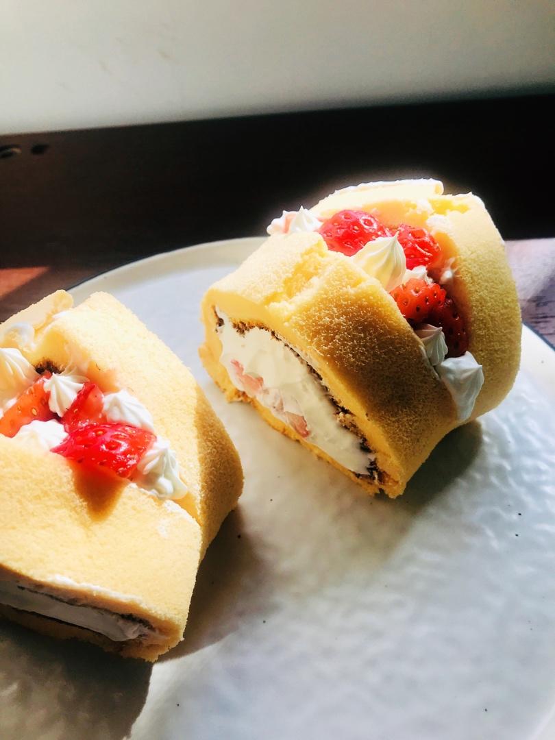 草莓抱抱卷