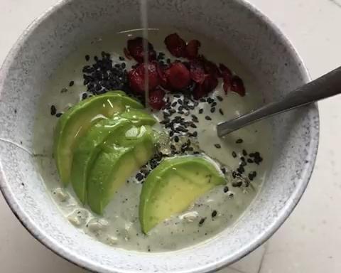 牛油果燕麦粥（简易快手早餐）