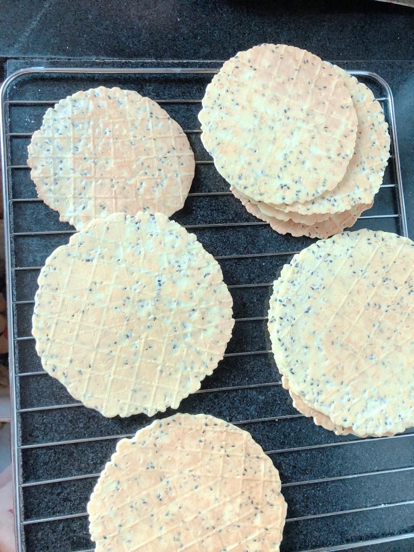 【视频食谱】减油版芝麻脆饼