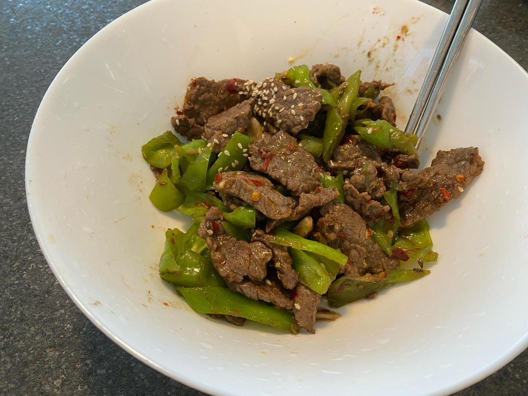 孜然牛肉炒青椒