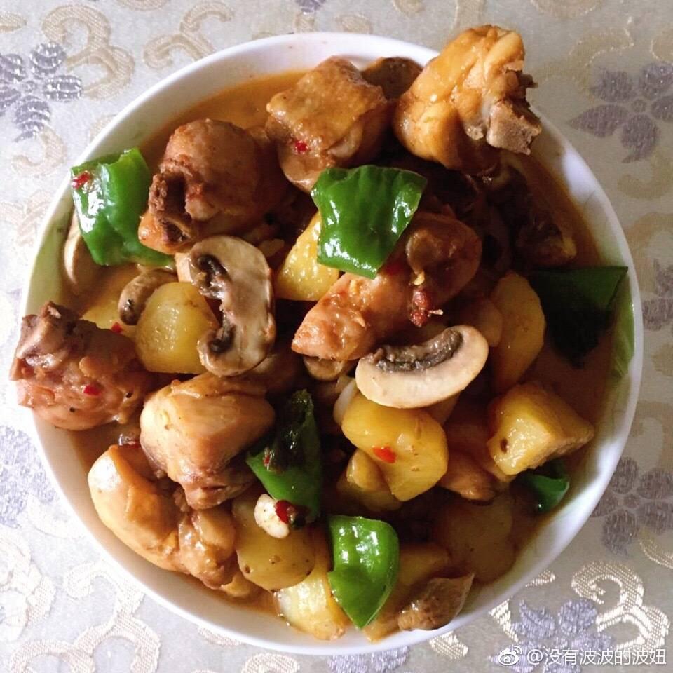 鸡肉土豆炖蘑菇