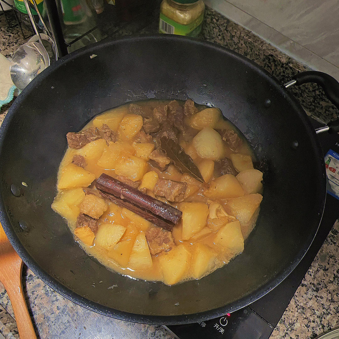 入口即化的广式萝卜牛腩煲
