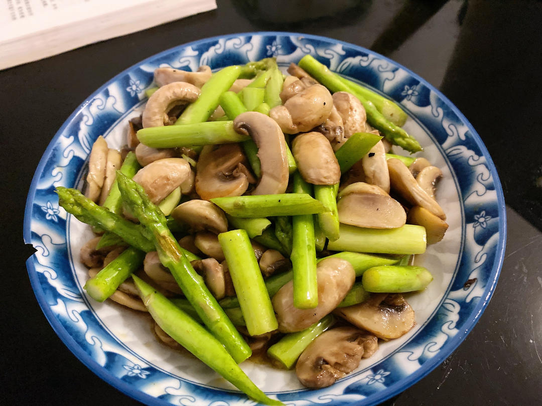 口蘑炒芦笋