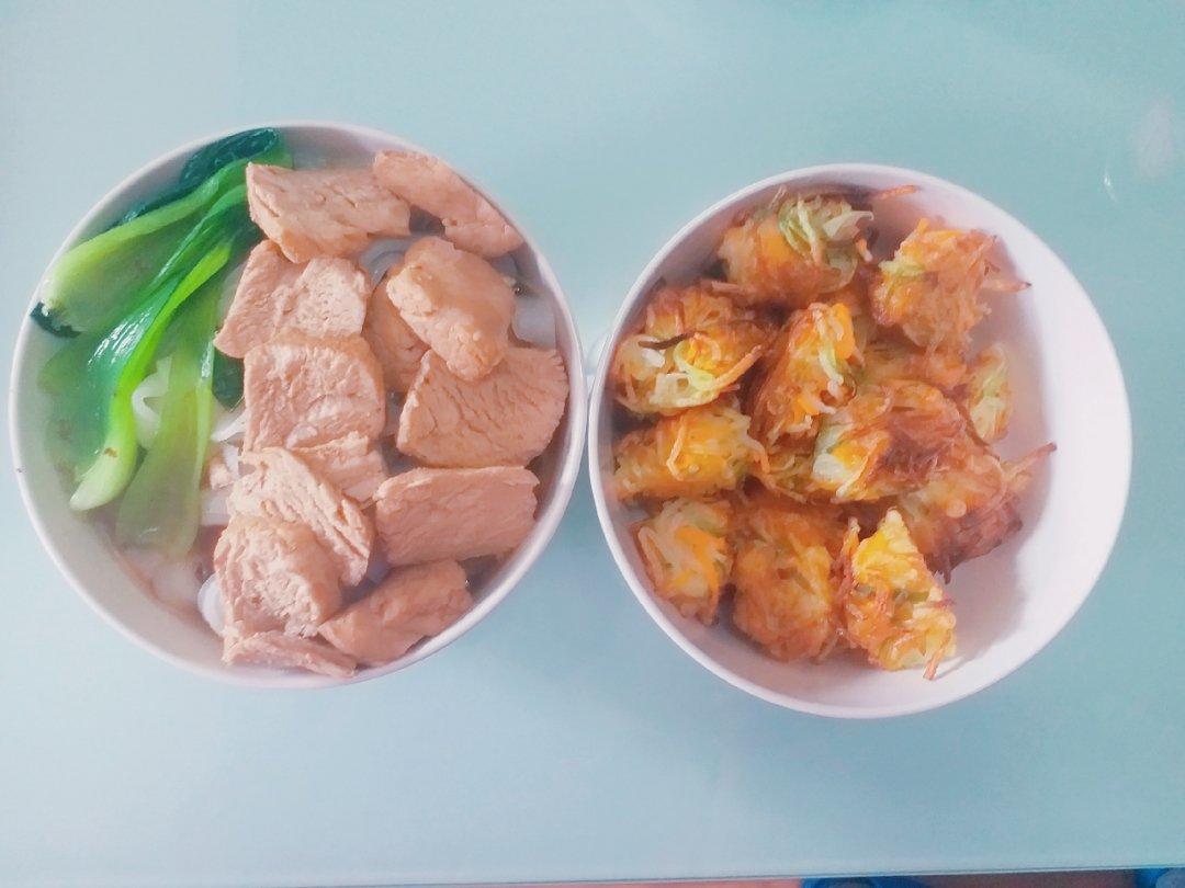 一碗正宗的潮州牛肉灌粿条/米粉/面(沙茶拌粿条/米粉/面)