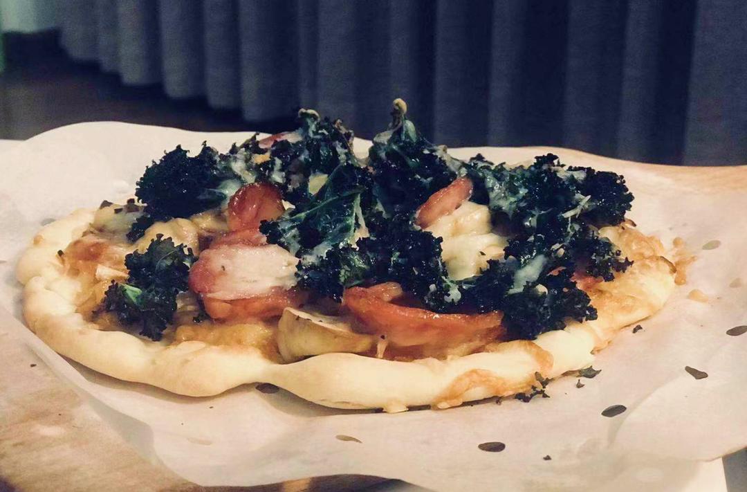 羽衣甘蓝薄脆披萨 Crispy Kale Pizza