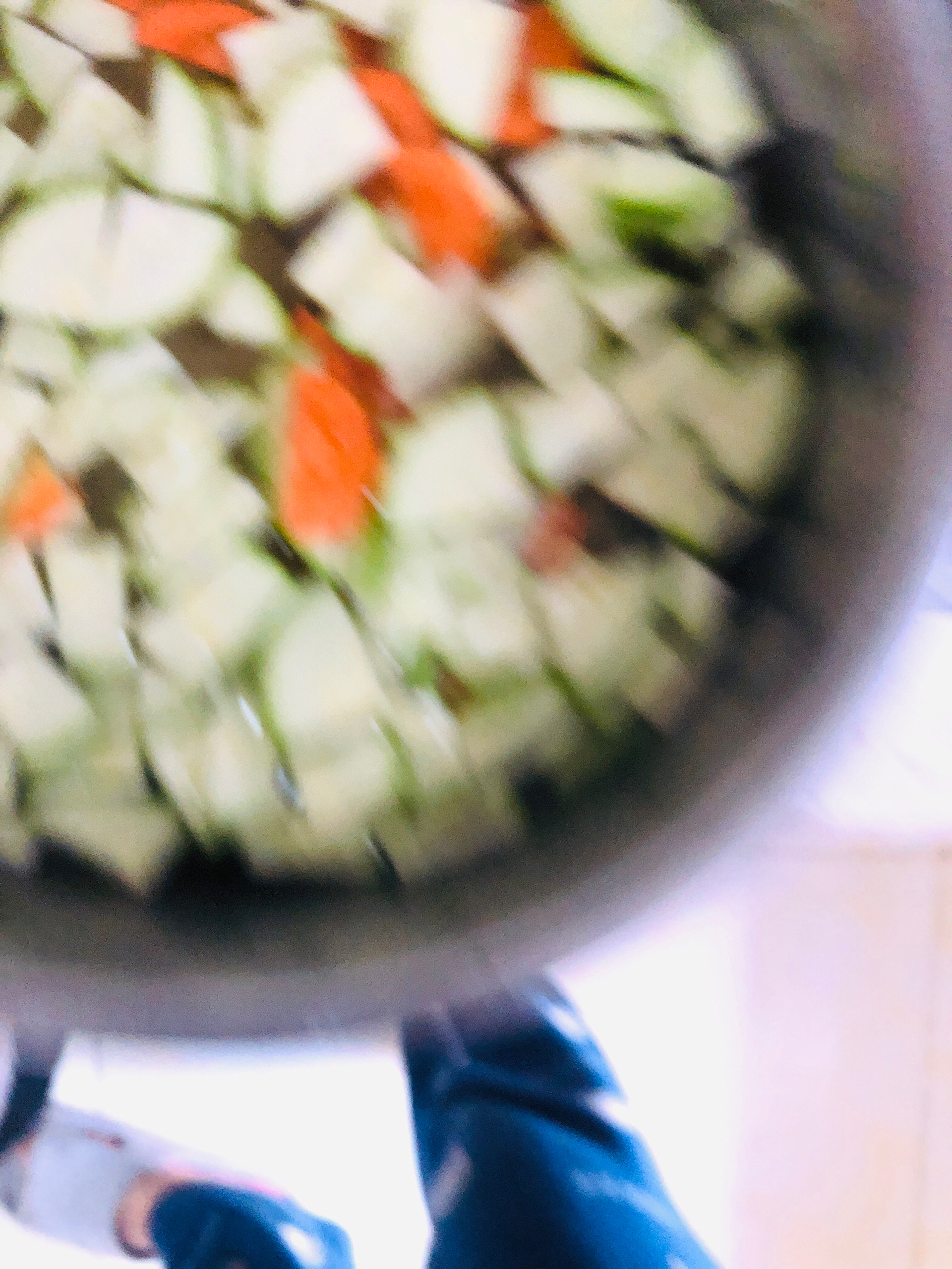 家常省时西红柿西葫芦土豆片油菜营养拌面的做法 步骤1