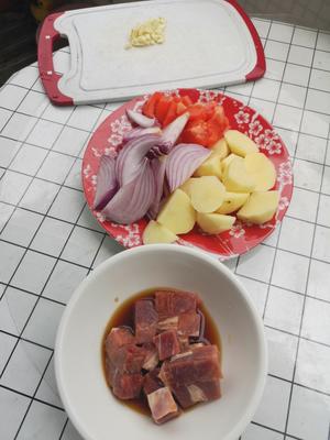 【电饭煲】番茄土豆焖牛肉的做法 步骤2
