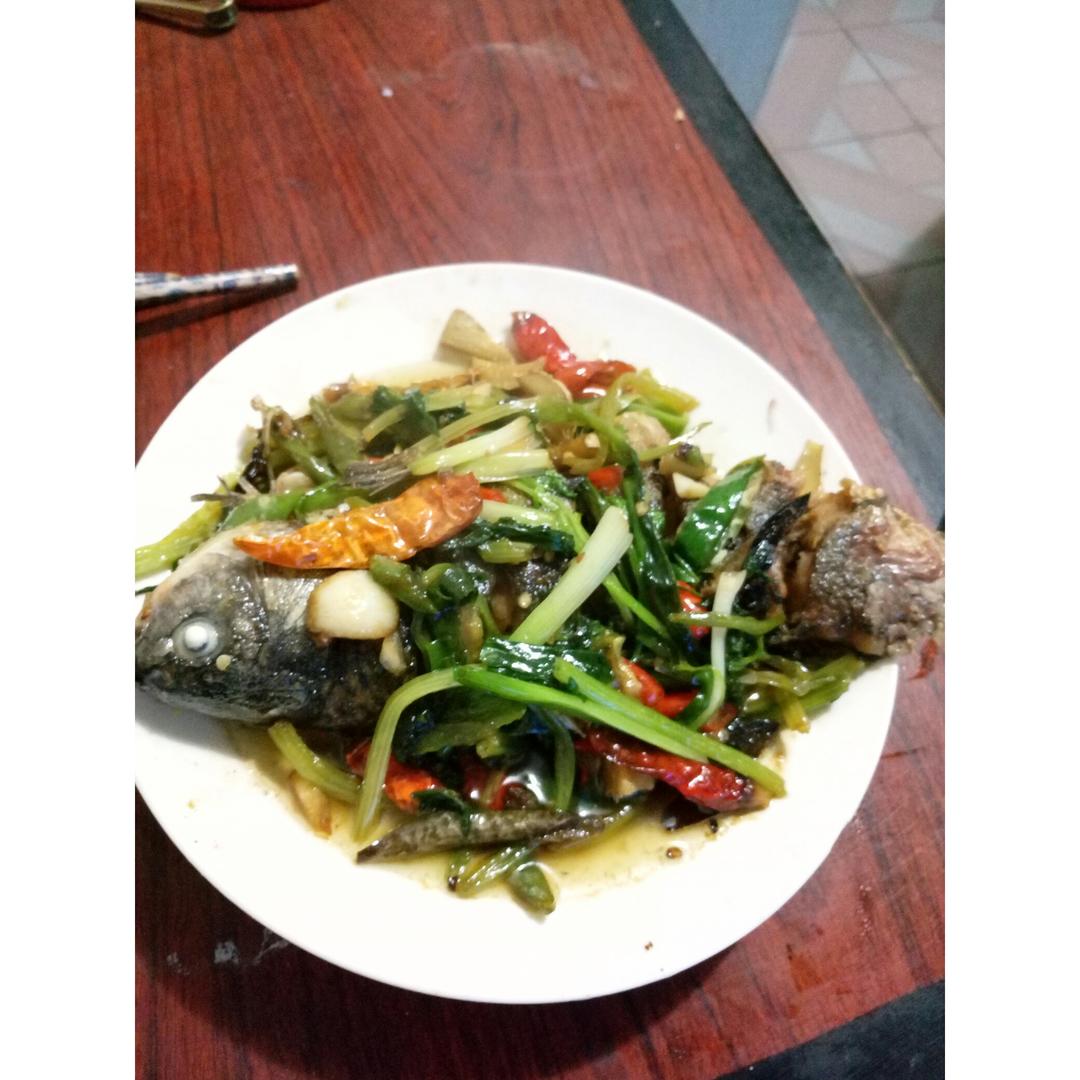 红烧鲫鱼